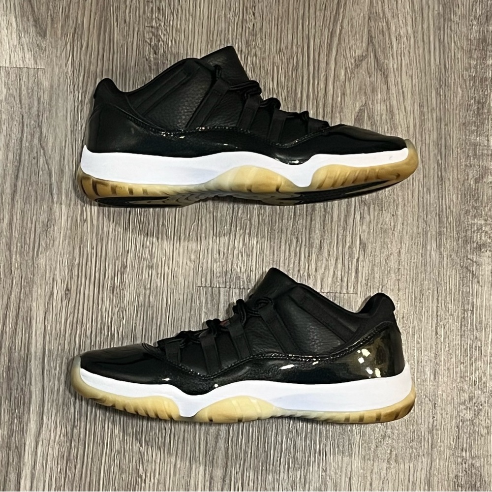 Jordan 11 Retro Low 72-10 AV2187-001 Size 10
